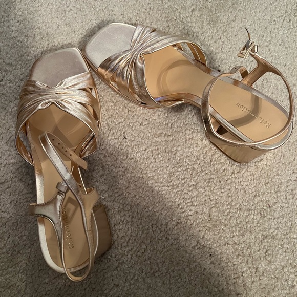 Never worn. Reformation Mazie Platform Heel in Gold Size 8 - Picture 5 of 6